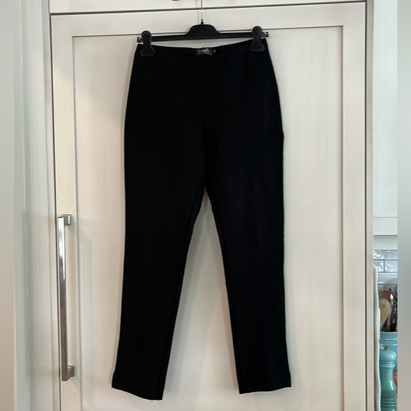 EUC Sympli black straight leg pull on ankle length pant with small side vent - Picture 1 of 8